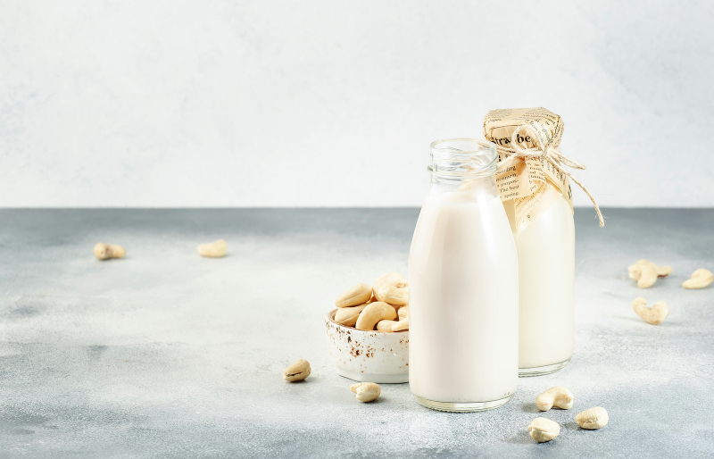 Almond Milk Vs Cashew Milk: Which Is Best?